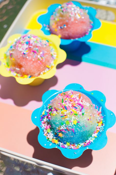 Why don’t more snow cones involve sprinkles!? We wanted allllllll the frozen treats at our pool party, so we made these in addition to our tropical pops! Have you ever made snow cones? It’s SUPER easy and you can snag a snow cone machine for about $30 on Amazon! It’s a great investment for outdoor… Sno Cone Syrup, Snow Cones Recipes, Snow Cone Stand, Strawberry Simple Syrup, Snow Cone Syrup, Snow Cone Machine, Fun Straws, Sno Cones, Truck Business