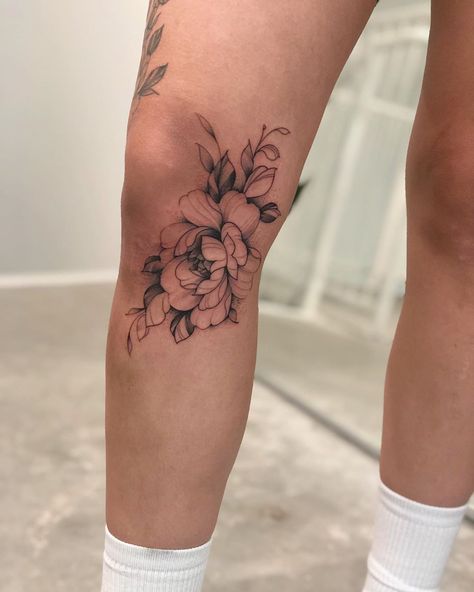 Vanessa on Instagram: “Inner space-y knee decoration! Thanks Hannah! ⁣ .⁣⁣⁣⁣⁣⁣⁣⁣⁣⁣⁣⁣⁣⁣⁣⁣⁣⁣⁣ ..⁣⁣⁣⁣⁣⁣⁣⁣⁣⁣⁣⁣⁣⁣⁣⁣⁣⁣⁣ ...⁣⁣⁣⁣⁣⁣⁣⁣⁣⁣⁣⁣⁣⁣⁣⁣⁣⁣⁣ ..⁣⁣⁣⁣⁣⁣⁣⁣⁣⁣⁣⁣⁣⁣⁣⁣⁣⁣⁣…” Shin Patchwork Tattoo, Inner Knee Tattoos Women, Back Of Knee Tattoo Women, Inner Calf Tattoos For Women, Flower Knee Tattoos Women, Back Of Leg Tattoos Women Calves, Knee Scar Tattoo, Inner Calf Tattoo, Side Knee Tattoos Women