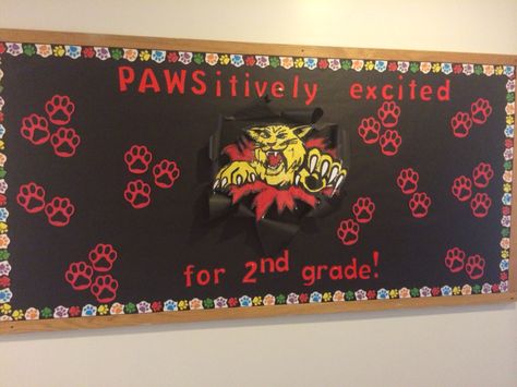 Pe Bulletin Boards, Resident Assistant Bulletin Boards, Bulletin Boards Theme, Davidson College, Bulletin Boards Classroom Decor, Office Themes, Welcome Board, Bulletin Board Ideas, Door Decorations Classroom