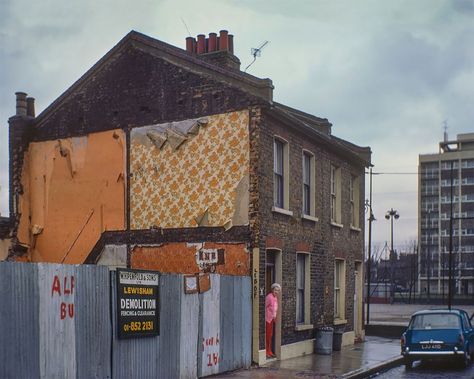 “The East End In Colour”: Rare And Gorgeous Kodachrome Photographs Of London In The 1960s And 1970s – Design You Trust Historic Colours, Tower Hamlets, East End London, British Architecture, London History, Uk City, London Pictures, Bethnal Green, London Town