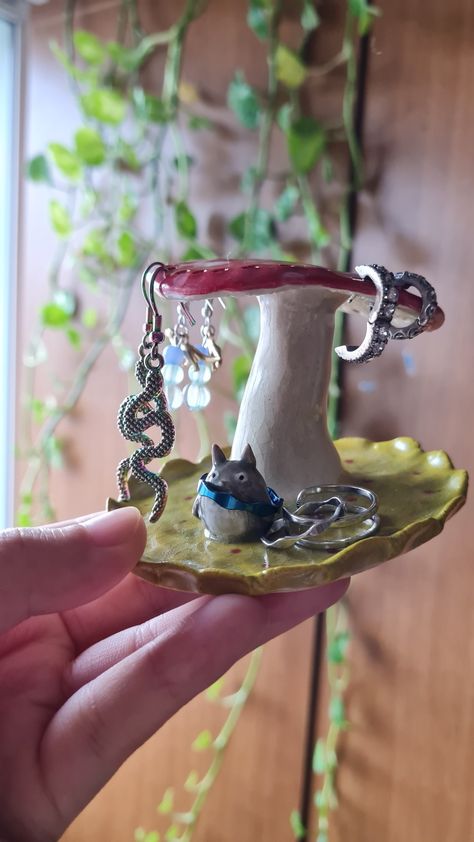 Ceramic Mushroom Jewelry Holder, Jewelry Dish Mushroom, Pottery Ideas Mushroom, Totoro Jewelry Holder, Ceramic Mashrom, Pottery Jewellery Holder, Earring Holder Ceramic, Clay Mushroom Jewelry Holder, Jewelry Pottery Holder