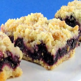 One Perfect Bite: Old-Fashioned Blueberry Crumb Bars Blueberry Shortbread, Cookie Dough Desserts, Blueberry Crumb Bars, Biscotti Cheesecake, Blueberry Crumble Bars, Oreo Cheesecake Cookies, Blueberry Bars, Cheesecake Oreo, Crumb Bars