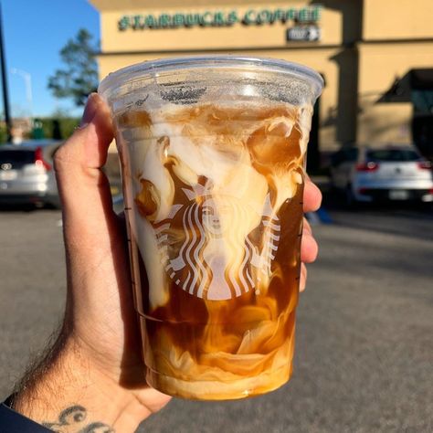 Smoked Butterscotch Cold Brew - The Macro Barista Macro Barista, Coffee Orders, Ice Caramel Macchiato, Healthy Starbucks Drinks, Starbucks Caramel, Frozen Coffee, Healthy Starbucks, Keto Coffee, Keto Drink