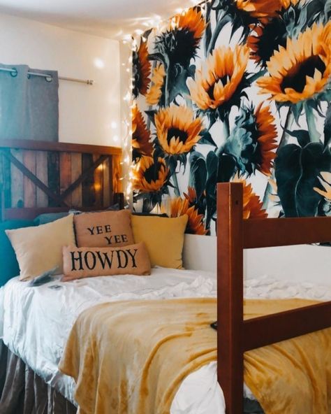 Sunflower Bedroom, Sunflower Tapestry, Yellow Room Decor, Country Room, Sunflower Room, Western Bedrooms, Western Room, Yellow Bedroom Decor, Western Bedroom Decor