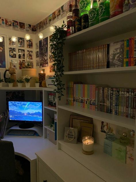 Anime Inspired Apartment, Desk Areas Bedroom, Tiny Room Organization Bedroom, Bedroom Inspirations With Desk, Room Inspo Books, Room Anime Ideas, Bedroom Ideas Books, Anime Style Bedroom, Manga Bedroom Ideas