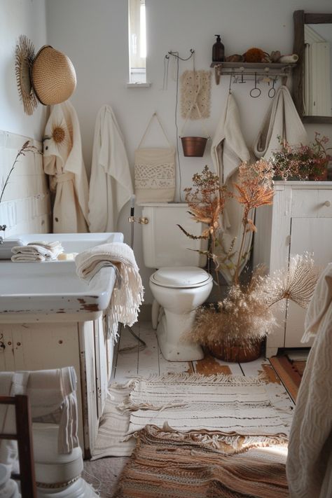 Small Bathroom Ideas for a Boho Chic Look - Quiet Minimal Boho Minimalism, Living Room Loft, Boho Bathroom, Small Space Gardening, Small Bathroom Ideas, Farmhouse Dining Room, Oh Yes, Eclectic Decor, Interior Furniture