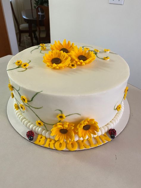 Sun Flower Birthday Cakes, Sun Flower Cake Ideas, Sunflower Cake Birthday Simple, Sunflower Cake Design, Sunflower Birthday Cakes, Flower Cake Design, Modern Birthday Cakes, Sunflower Cake, Birthday Cake With Flowers