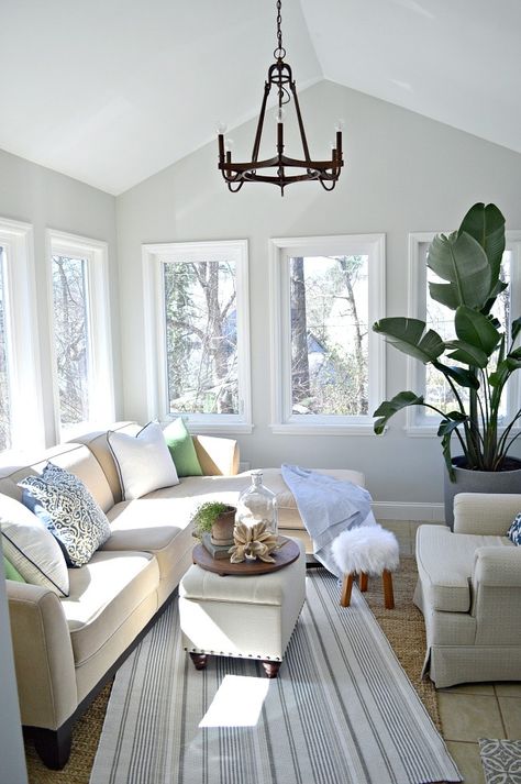 Small Sunroom, 4 Season Room, Four Seasons Room, Sunroom Furniture, Sunroom Decorating, Sunroom Designs, Stone Cottage, Style Spring, Spring Home