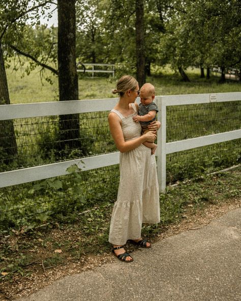 Pyne & Smith Model No. 26 Review + A Week of Outfits. What I ACTUALLY wore this week. Real life outfits for staying at home.    #everlanesmockdress #saltwatersandalsforwomen Saltwater Sandals Outfit, Smocked Dress Outfit, Karin Emily, Fam Goals, Looking Into The Future, A Week Of Outfits, Emily Style, Farm Vibes, Easy Mom Outfits