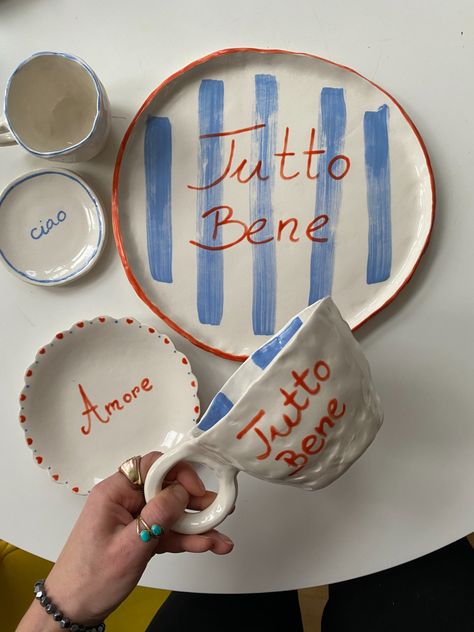 Italian Ceramics Pottery, Quirky Pottery Ideas, Italian Plates Ceramic, Ceramic Plates Diy, Handmade Ceramic Plate, Ceramic Pottery Aesthetic, Social Pottery, Ceramic Games, Pottery Designs Ideas