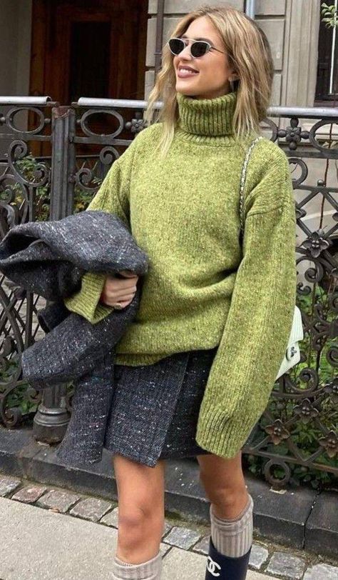 Mock Neck Sweater Outfit, Green Turtleneck Outfit, Chunky Knit Sweater Outfit, Chunky Sweater Outfit, Turtleneck Sweater Outfit, Knit Sweater Outfit, Chunky Turtleneck Sweater, Turtleneck Outfit, Sweater Outfit