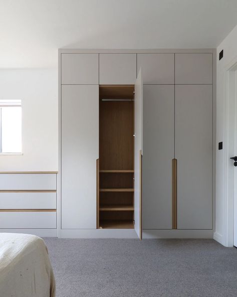 Modern Scandinavian Wardrobe Design, Modern Wardrobe Cabinet, Wardrobe Around Door, Hallway Wardrobe Ideas, Scandinavian Wardrobe Design, Modern Built In Wardrobe, Minimal Wardrobe Design, Wardrobe Furniture Design, Cupboard Design Wardrobe