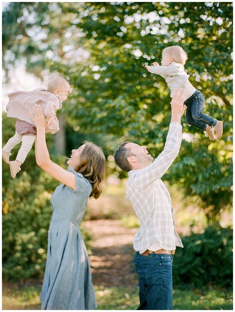 Family With Twins Photography, Family Photos With Twin Babies, Twins Family Photoshoot, Twins Birthday Photoshoot, Twin Family Photoshoot, Photoshoot With Twins, Family Photos With Twins, Family Photos Twins, Family With Twins