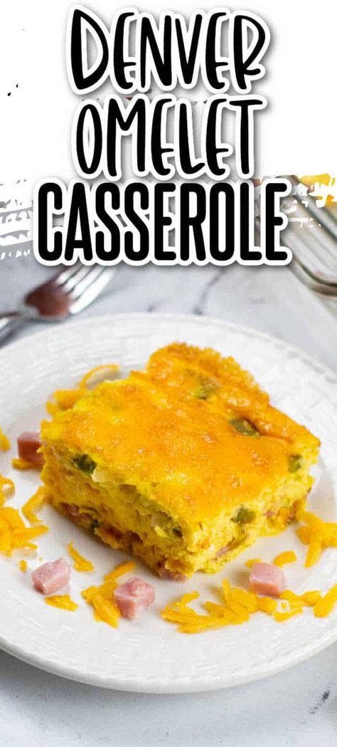 This Denver omelet casserole is full of the classic flavors of green peppers, ham, cheese and onions all in an easy to make egg bake. This baked omelet is great for brunches, holiday breakfasts, or having on hand for busy mornings! French Toast Bagels, Omelet Casserole, Eggs Frittata, Denver Omelet, Baked Omelet, Eggs Scrambled, Casserole Breakfast, Ham Casserole, Egg Bake