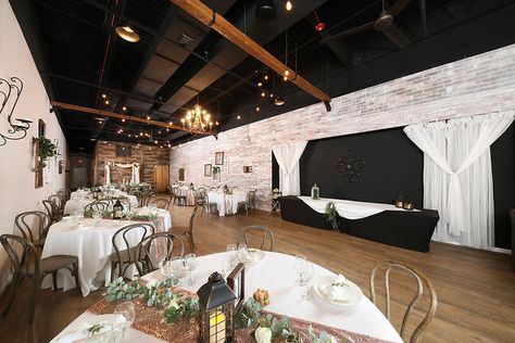 Open Ceiling Salon, Small Venue Space Design, Small Event Venue Design, Party Hall Interior Design, Small Venue Space, Small Event Space Design, Small Wedding Hall, Small Party Venues, Ceiling With Wood