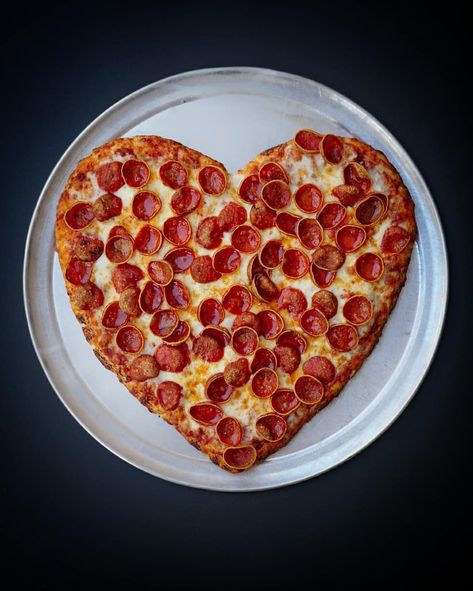 Heart Shaped Pizza Heart Shape Food, Pretty Pizza, Heart Shaped Foods, Pizza Heart Shaped, Valentines Pizza, Heart Pizzas, Heart Foods, Heart Shaped Pizza Aesthetic, Valentine Pizza