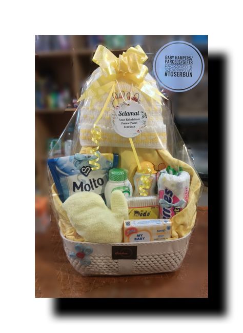 Baby hampers/parcels/gifts Hampers Baby Born, Hampers Bayi, Diy Hampers, Ide Hampers, Hampers Baby, Hampers Ideas, Baby Hampers, Baby Shower Gift Box, Desain Buklet