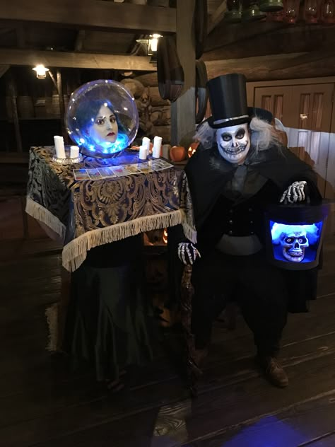 Haunted Mansion Madame Leota Costume, Haunted Mansion Couples Costume, Halloween Haunted Mansion Decor, Hat Box Ghost Costume, Hatbox Ghost Costume, Madame Leota Makeup, Haunted Mansion Family Costume, Madam Leota Costume, Haunted Mansion Halloween Costumes