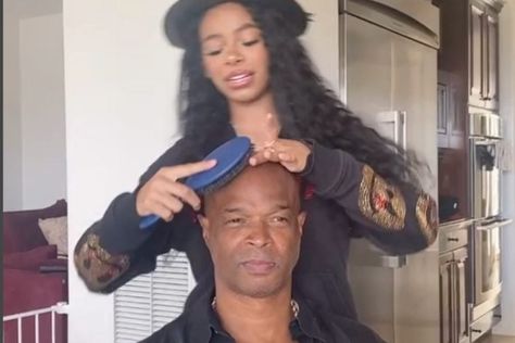 The comedic star and his granddaughter (who just looks like Kim Wayans) cut up for TikTok and we love to see it! Family Tiktok, King Of Clubs, Eva Marcille, Damon Wayans, Platinum Pixie, Viral Song, Hollywood Red Carpet, Red Carpet Beauty, Funny Comebacks