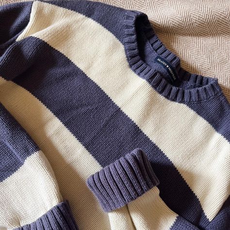 Brandy Melville Blue And White Sweater, Brandi Melville Aesthetic, Brandy Melville Jumper, Brandy Melville Striped Sweater, Brandi Melville, Blue And White Striped Sweater, Brandy Sweater, Blue And White Sweater, Striped Sweater Outfit