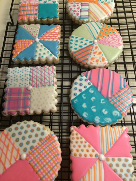 Quilt Block Sugar Cookies, Quilt Cookies Decorated, Patchwork Cookies, Quilted Cookies, Sewing Cookies, Quilt Cookies, Business Vibes, Quilted Cake, Cookie Shapes