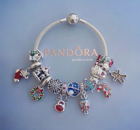 Pandora Christmas Bracelet Ideas, Pandora Christmas Bracelet, Pandora Winter, Pandora Jewlery, Pandora Christmas, Dream Products, Pandora Red, Pandora Bracelet Designs, Pandora Essence