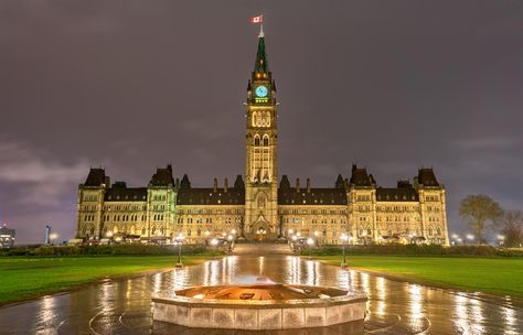 .Canadian Parliamentary Building on Parliament Hill in Ottawa.[1667x1070] Canada Night, State Parks Usa, Niagara Falls State Park, Visiting Niagara Falls, Niagara Falls Canada, Eastern Canada, Places To Live, Old Fort, City Pictures