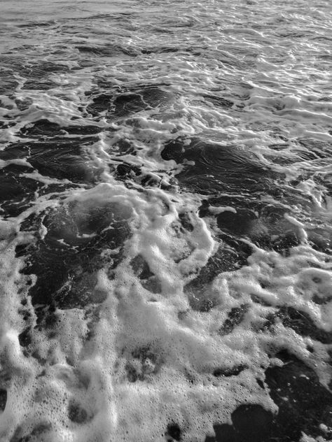 Ocean Aesthetic Black And White, Summer Aesthetic Black And White, Black And White Clean Aesthetic, Ocean Black And White Aesthetic, Black And White Wellness Aesthetic, Beach Black And White Aesthetic, Black And White Summer Aesthetic, Sea Black And White Aesthetic, Grey Beach Aesthetic