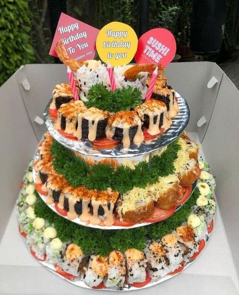 Mentai Cake, Birthday Noodles, Sushi Tower, Sushi Birthday, Birthday Cake Alternatives, Makanan Cepat Saji, Sushi Cake, Food Business Ideas, Sushi Party