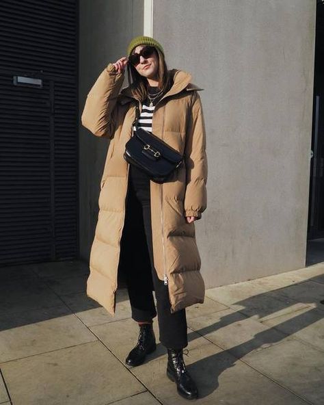 Long Puffer Coat Street Style, Puffer Coat Street Style, Long Puffer Coat Outfit, Long Puffer Jacket Outfit, Long Puffer Jacket Women, Coat Outfits For Women, Puffer Coat Style, Puffer Coat Outfit, Oversized Puffer Coat