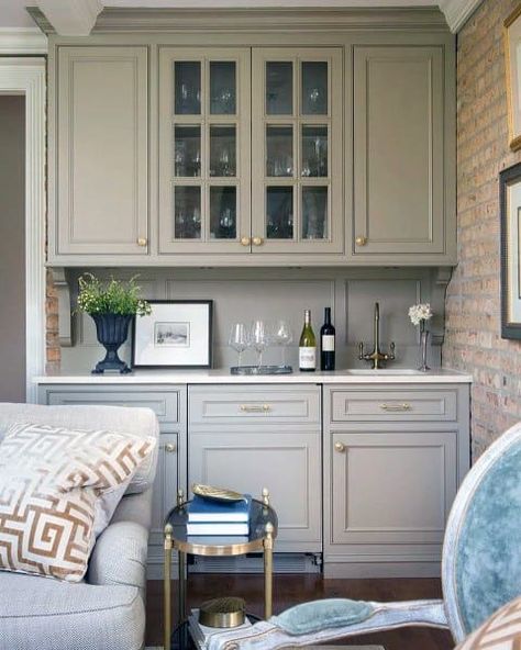 Top 70 Best Home Wet Bar Ideas - Cool Entertaining Space Designs Bar In Living Room, Transitional Living Room Furniture, Dining Room Built Ins, Dining Room Built In, Kitchen Bar Design, Home Wet Bar, Casa Clean, Transitional Living Room, Living Room Built Ins