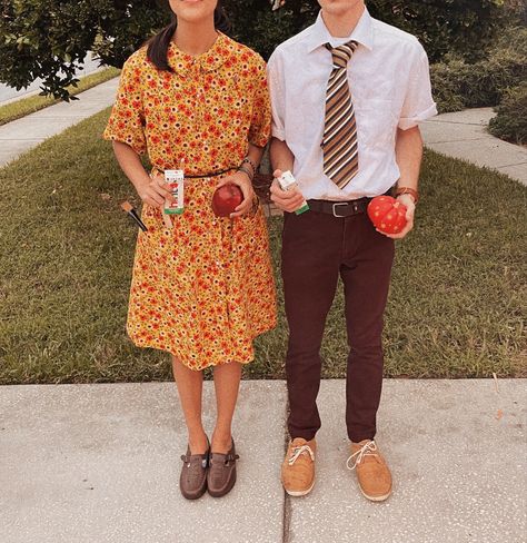 Couples costume/ wes anderson #halloweencostume #couplescostume #wesanderson #wesandersonparty #fantasticmrfox #fantasticmrfoxcostume #coupleshalloween Wes Anderson Fashion Outfits, Wes Anderson Outfits Men, Wes Anderson Photoshoot Ideas, Wes Anderson Costume Ideas, Wes Anderson Halloween Costumes, Couple Costumes Aesthetic, Wes Anderson Costume, Wes Anderson Photoshoot, Wes Anderson Fashion