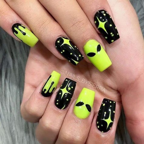 Alien Nail Ideas, Punk Nail Ideas, Alien Nails Acrylic, Alien Acrylic Nails, Space Theme Nails, Rave Nails Festivals, Black Yellow Nails, Punk Nails Grunge, Alien Nails Design