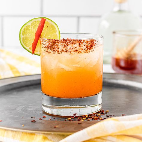 Honey Margarita, North Carolina Bbq Sauce, Hot Honey Recipe, Honey Cocktail, Classic Margarita Recipe, Carolina Bbq Sauce, Margarita Ingredients, Spicy Cocktail, Spicy Margarita