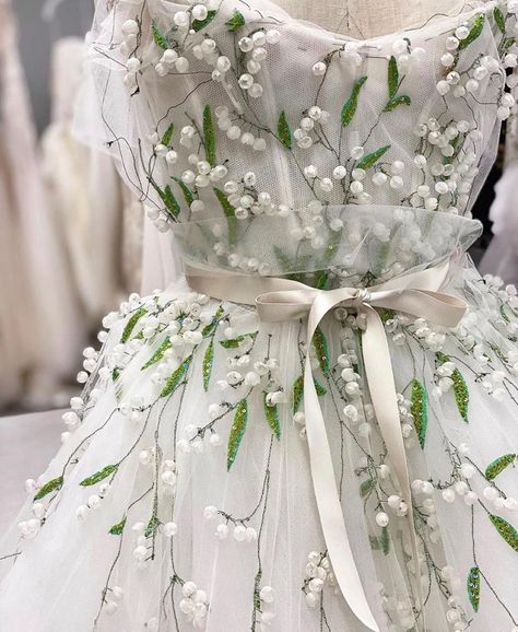 Over The Moon on Instagram: “It’s all in the Lily of the Valley details. 🌿 @moniquelhuillierbride #moniquelhuillier” Monique Lhuillier Wedding, Monique Lhuillier Bridal, Monique Lhuillier Gowns, Wedding Dresses With Straps, Smart Auto, 3d Rose, Monique Lhuillier, In Full Bloom, Long Gown