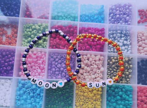 Breads Bracelet Ideas, Matching Bracelets Sun And Moon, Sun And Moon Bracelet Couple, Sun And Moon Friendship Bracelet, Sun Moon Bracelet, Moon And Sun Bracelet, Matching Bead Bracelets, Bread Bracelet, Sun And Moon Bracelet