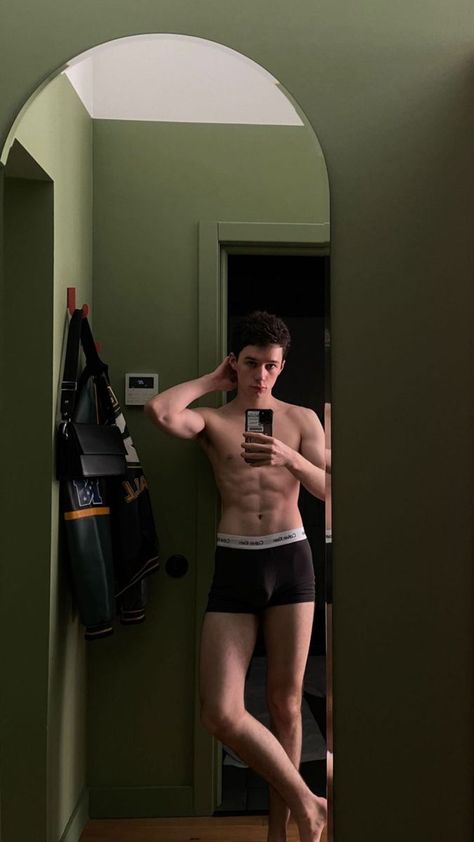 Selfie In Mirror, Murakami Pillow, Boxers Aesthetic, Boys In Boxers, Boy Aesthetics, Men Selfie, Aesthetics Tumblr, Men Abs, Boys Boxers