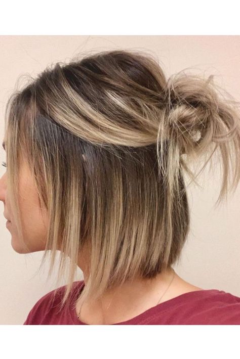 ☼ ☾pinterest | Itsmypics Half Up Bun, A Messy Bun, Short Hair Trends, Ombré Hair, Penteado Cabelo Curto, Short Hairstyle, Trendy Short Hair Styles, Short Hair Cuts For Women, Short Hairstyles For Women