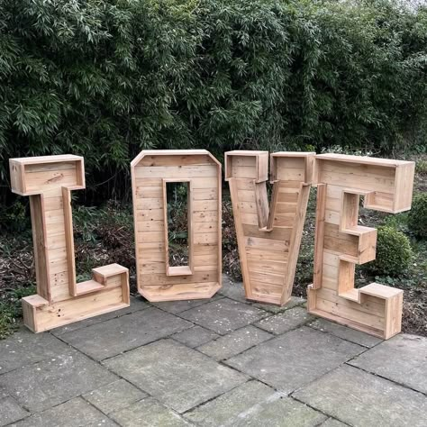 Diy Large Party Props, Wedding Letters Decor, Giant Wooden Letters, Wood Letters Diy, Large Party Props, Pallet Letters, Big Wooden Letters, Alfabet Font, Rustic Bride