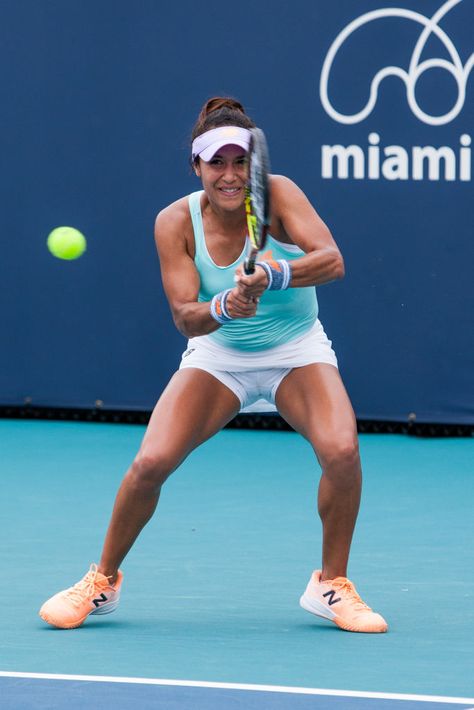 MIAMI GARDENS, FL - MARCH 18: Heather Watson (GBR) in action during the Miami Open on March 18, 2019 at Hard Rock Stadium in Miami Gardens, FL. (Photo by Aaron Gilbert/Icon Sportswire via Getty Images) Tennis Moves, Heather Watson, Hard Rock Stadium, Miami Open, Female Tennis, Miami Gardens, Ladies Tennis, Maria Sharapova, Womens Tennis