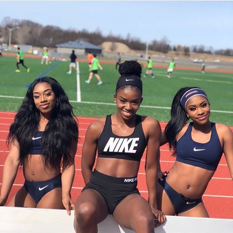 Wow 😍😍😍😍😍😍 Syracuse Track & Field Beauties @eunicee_b + @tiathevenin + @ebhanialexandria #trackandfield #beauties #track #run #runners… Women In Sports, Black Queens, Athletic Girls, Bestie Goals, Yoga Photography, Sporty Girls, Best Friend Goals, Morning Yoga, Female Athletes