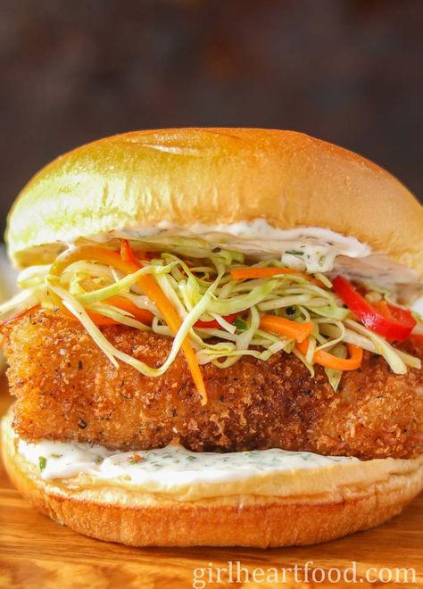 This crispy fish burger recipe has lightly coated panko cod fillets, a homemade tartar sauce and is piled high with an easy coleslaw recipe. So delicious! #fishburgerrecipe #pankofish #friedfish #easycoleslaw #homemadetartarsaucerecipe #friedfishrecipe #easycodrecipe Panko Cod, Fish Burger Recipe, Easy Coleslaw Recipe, Panko Crusted Cod, Crispy Fried Fish, Fish Sandwich Recipes, Cod Fillets, Sauce Tartare, Easy Coleslaw