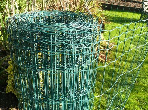 Holland Wire Mesh is a light weight PVC fencing which is perfect for use in the garden. Whether you want a flat-top border fence or a decorative arch-top border fence, this is a great way to create an attractive garden border and add definition and structure to your garden. The flat top border fence is ideal for enclosing pets or creating a lightweight fence, and the arched top fence is decorative and ideal for bordering and blocking off flower beds. Lawn Borders Edging, Rolled Fencing, Welded Wire Fence, Lawn Borders, Pvc Fence, Wire Mesh Fence, Wire Netting, Garden Netting, Timber Fencing