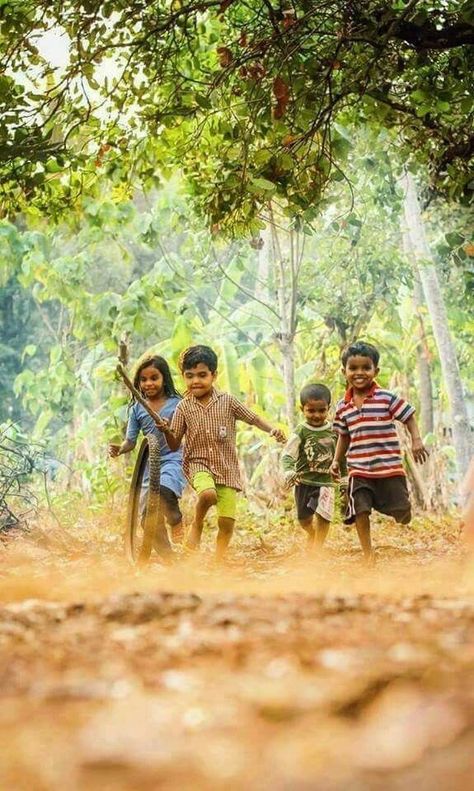 Childhood Photography, Childhood Memories Art, Memories Art, Village Photography, Kids Around The World, India Photography, Childhood Games, Childhood Days