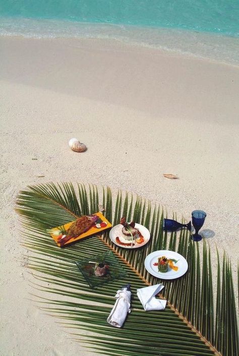 19 Fabulous Beach Picnic Ideas - Beach Bliss Living Wow Photo, Jamaica Vacation, Beach Pink, Tropical Beaches, Big Island Hawaii, The Maldives, Wallpaper Vintage, Island Vacation, Island Resort