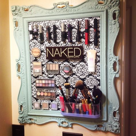 Magnetic Makeup Board        My most recent project was a magnetic makeup board, you have probably seen them on pinterest or other blogs. T... Chaos Makeup, Makeup Organizing Hacks, Makeup Organizing, Magnetic Makeup Board, Diy Makeup Organizer, Rangement Makeup, Bathroom Storage Hacks, Diy Makeup Storage, Magnetic Boards