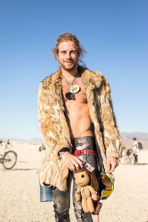 Playa style: Fashion portraits from Burning Man 2019 Estilo Burning Man, Fur Coat Outfit, Burning Men, Mens Fur Coat, Burning Man Fashion, Burning Man Outfits, Mens Fur, Burning Man Festival, Man Fashion