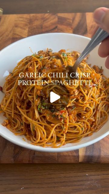 Veg Spaghetti, Garlic Chili Crisp, Protein Spaghetti, Chili Crisp, Pasta Water, Pasta Sauce Recipes, Perfect Pasta, B Vitamins, Red Chili Powder