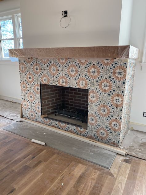 Cool Fireplace Tile, Spanish Tile Fireplace Ideas, Accent Tile Fireplace, Chimney Tile Ideas, Spanish Tiled Fireplace, Fireplace Makeover Spanish Style, Chairs On Each Side Of Fireplace, Spanish Modern Fireplace, Boho Tile Fireplace