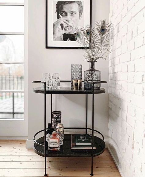 Gentlemen Style, Bar Cart Decor, Cheap Decor, Home Interiors, A Bar, Interior Inspo, Cheap Home Decor, James Bond, Brick Wall